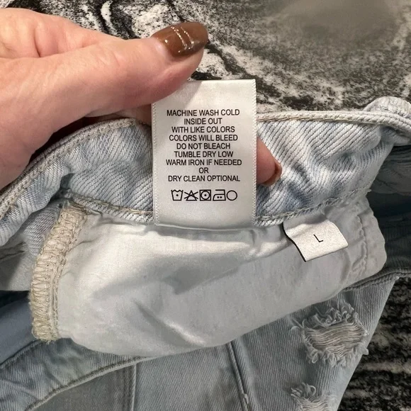 VERVET destroyed light wash high waisted shorts - Picture 7 of 11